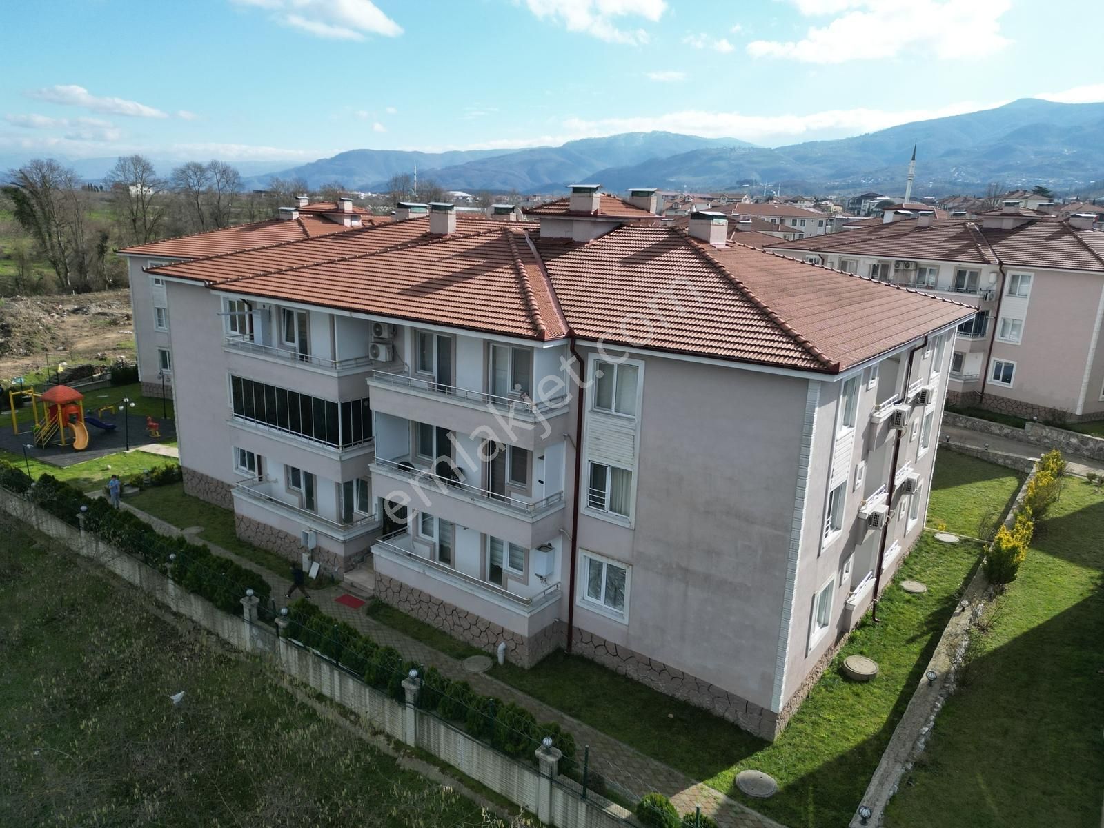 Turyaptan Karapürçek Havuzlu Sitede Ayrı Mutfaklı Eşyalı Hesaplı - Görsel 31