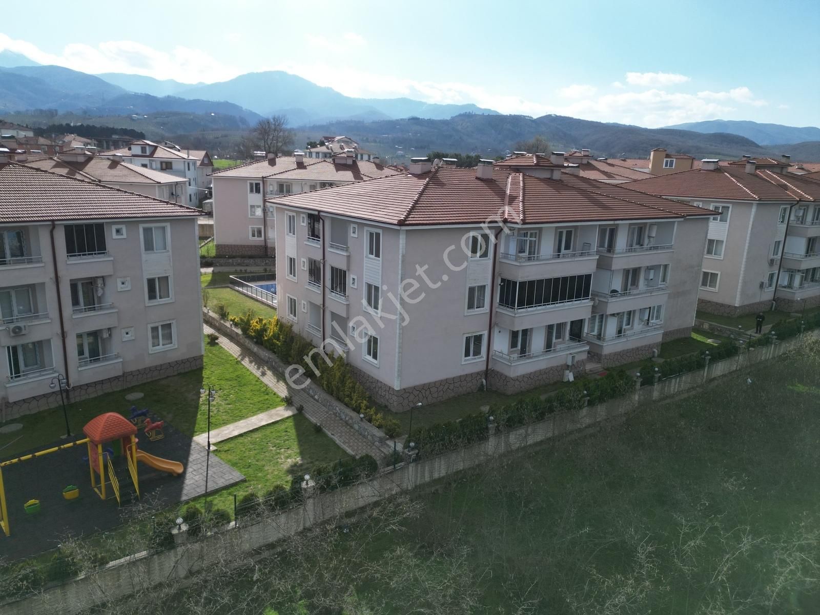 Turyaptan Karapürçek Havuzlu Sitede Ayrı Mutfaklı Eşyalı Hesaplı - Görsel 2