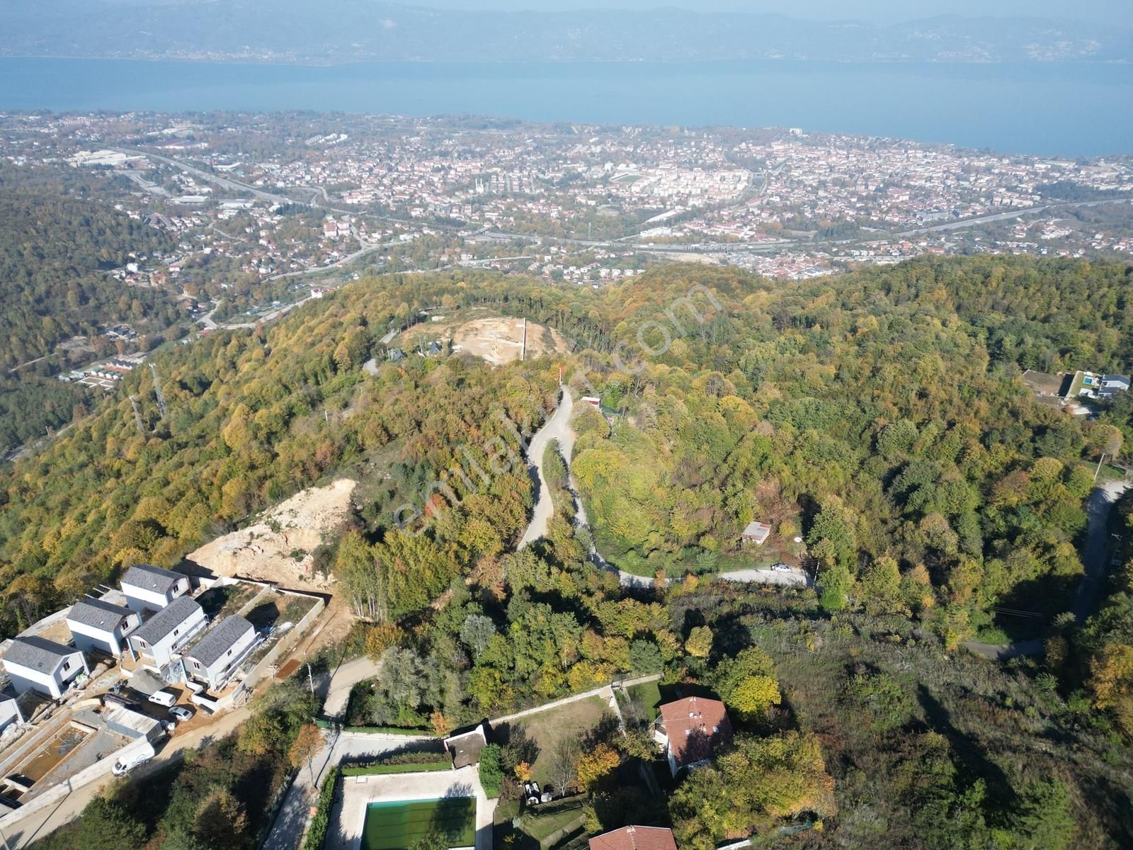 İmar Sınırında Merkeze Yakın Göl Manzaralı Arazi - Görsel 15