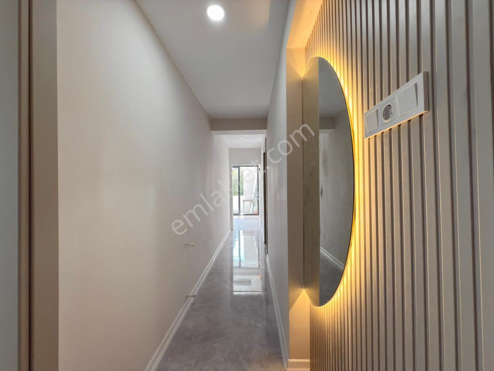 Yüksel'den Akçayın Merkezde Önü Açık Ve Ferah Denize 300m Satılık Lüks 2+1 Daire