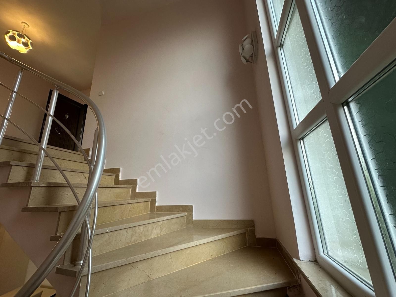 Turyaptan Sapancada Göl Manzaralı Özel Bahçeli Eşyalı 5+1 Villa - Görsel 4