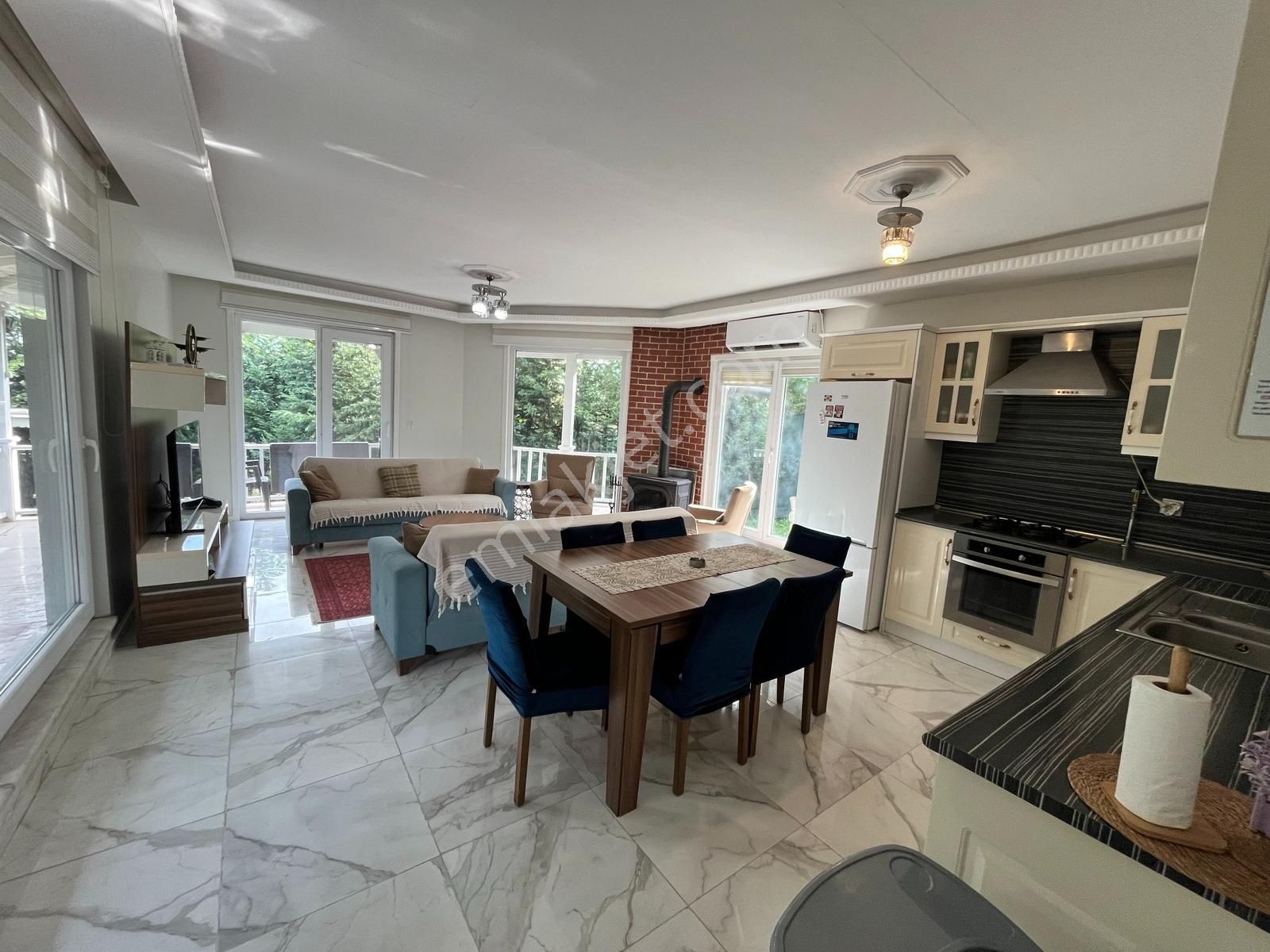 Sapanca'da Satılık Müstakil - Kapalı Havuzlu Villa