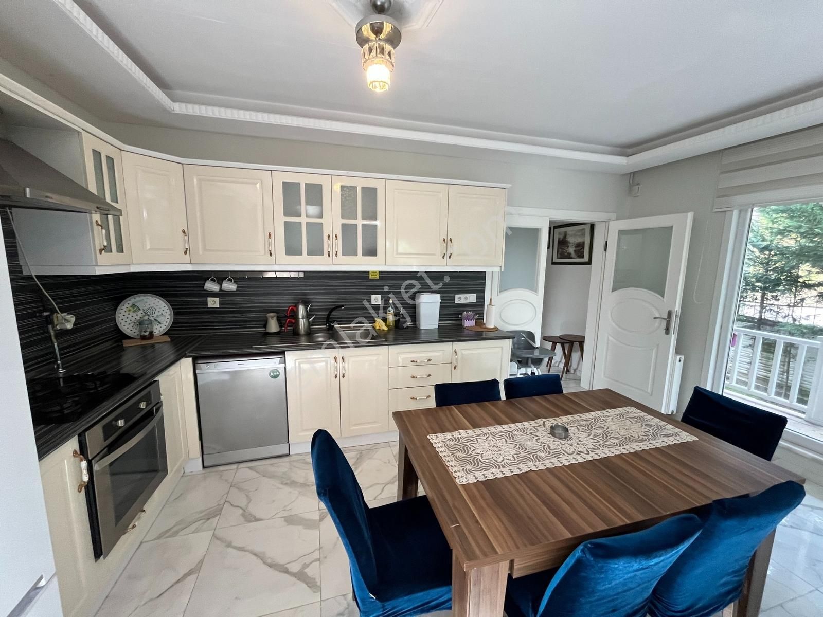 Sapanca'da Satılık Müstakil - Kapalı Havuzlu Villa - Görsel 12