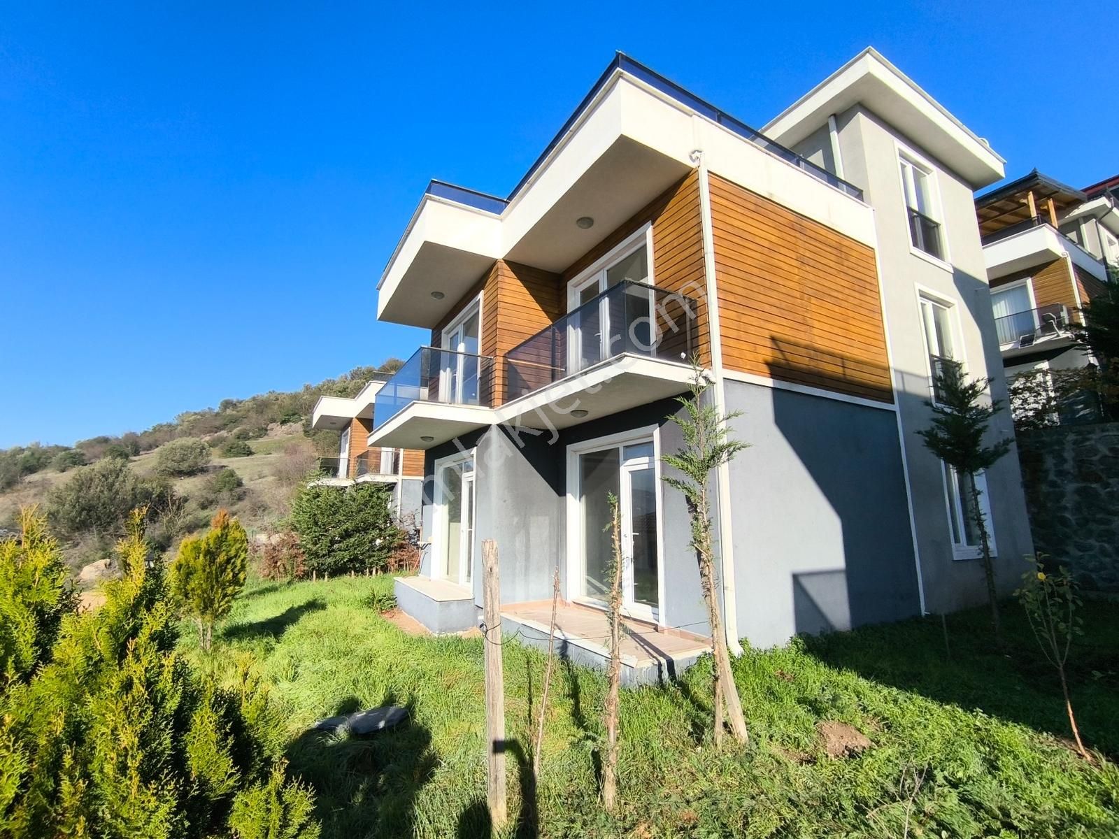 Turyaptan Geyve Site İçi Müst. Bahçeli Hesaplı Triplex 4+1 Villa - Görsel 2