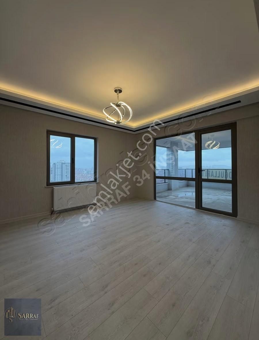 Sarraf Yapı'dan Cumhuriyet'te Site İçerisinde Dekorlu 2+1 Daire