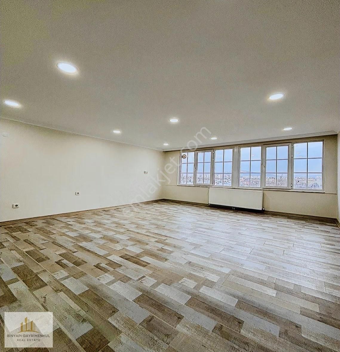 Sancaktepe Sarıgazi'de Metronun Dibinde Fırsat 2 Bağımsız Daire!