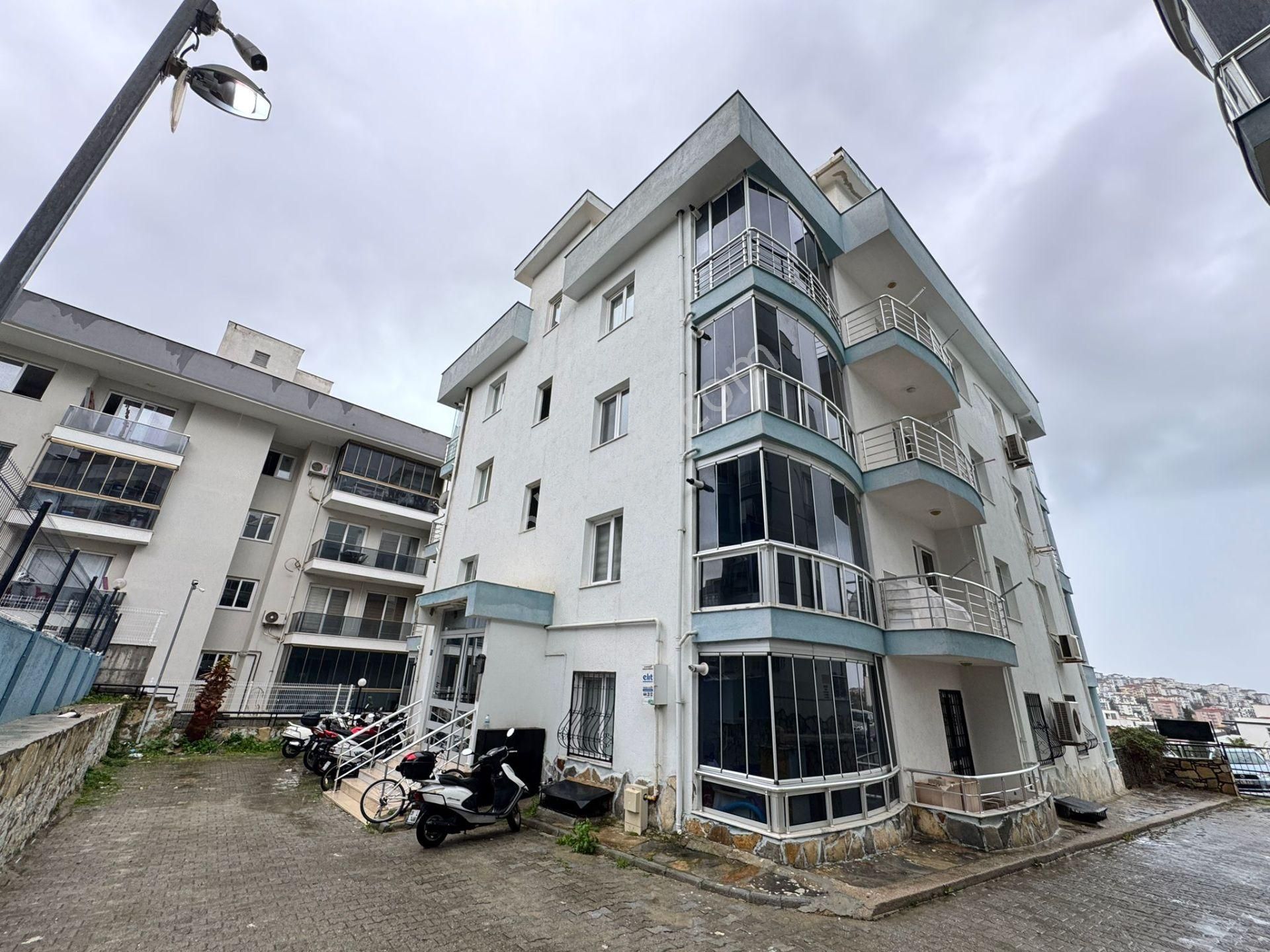 Kuşadası'nda 3+1 Önü Açık Cam Balkonlu Geniş Satılık Lüks Daire - Görsel 35