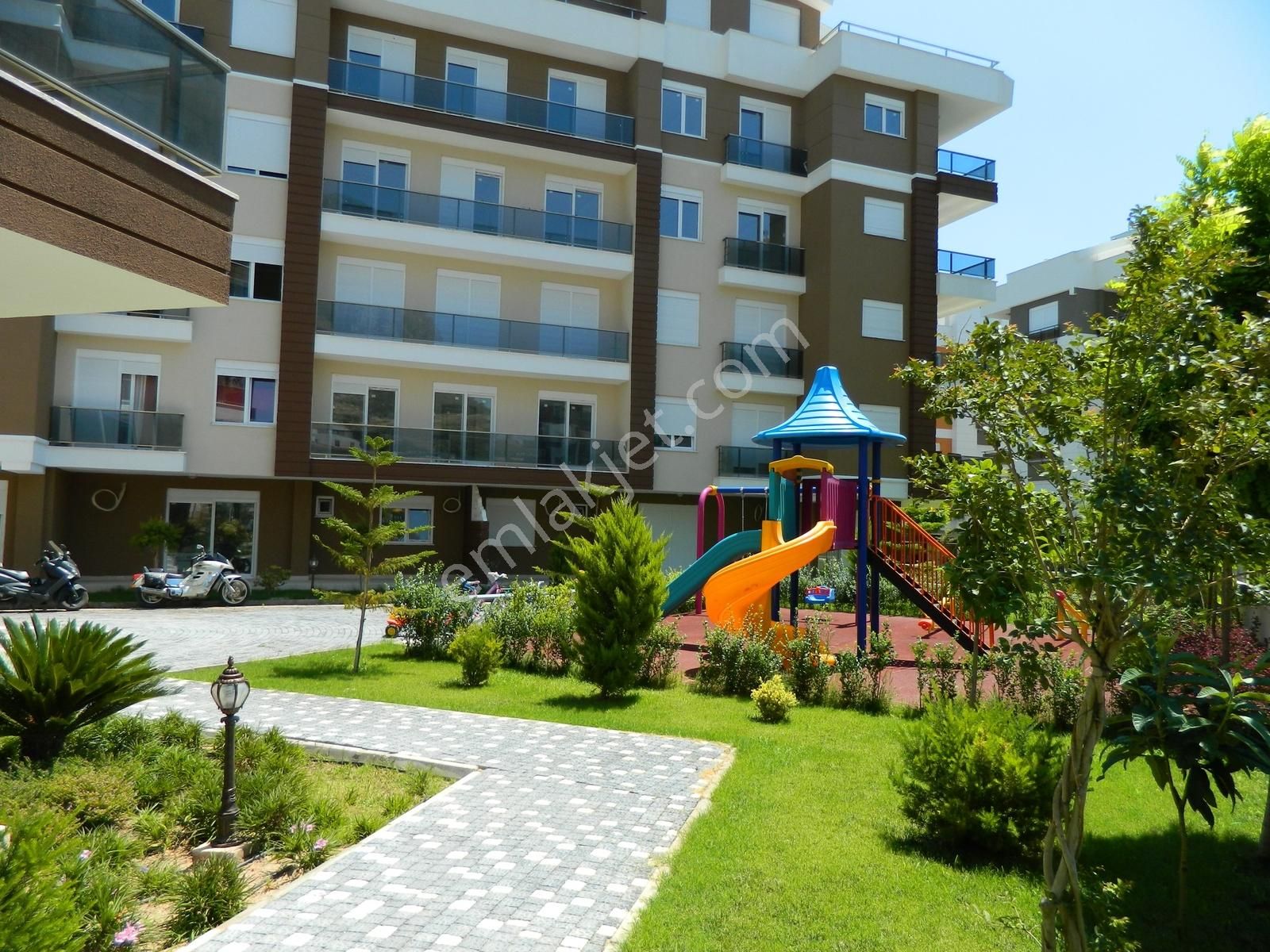 Bölgenin En Büyük Huzurlu Sitesinde.5+1 Büyük Daire.krediye Açık - Görsel 13