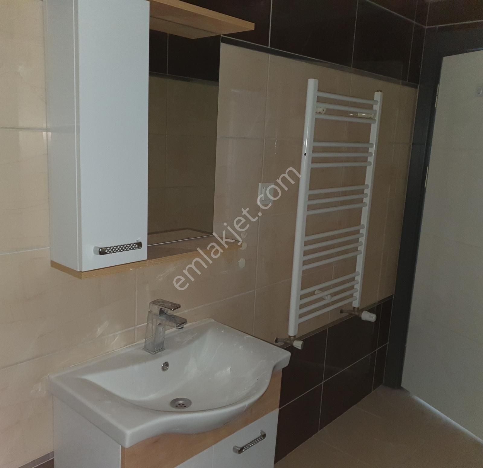Gazi Yakup Satar Cd. Üzeri Geniş, Ebeveyn Banyolu Kiralık 3+1 - Görsel 8