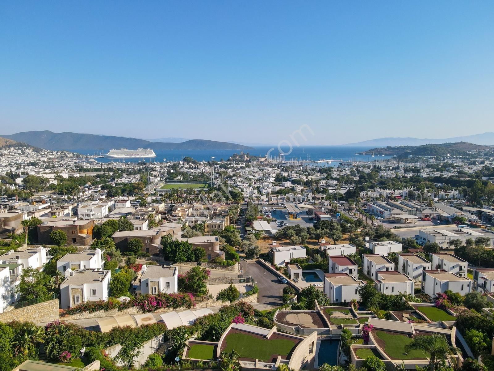 Bodrum Merkez'de Kiralık Deniz Manzaralı 6+2 Ultra Lüks Villa - Görsel 8