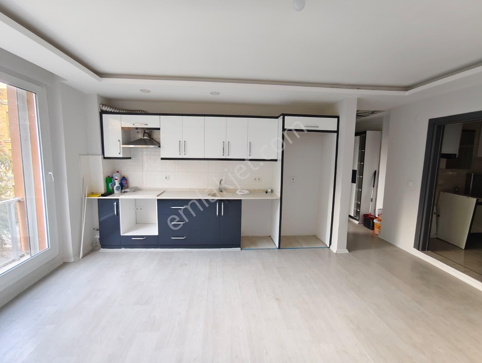 Kuşadası Merkezde Kiralık 2+1 Boş Daire Yeni Klima Ve Termosifon - Görsel 9