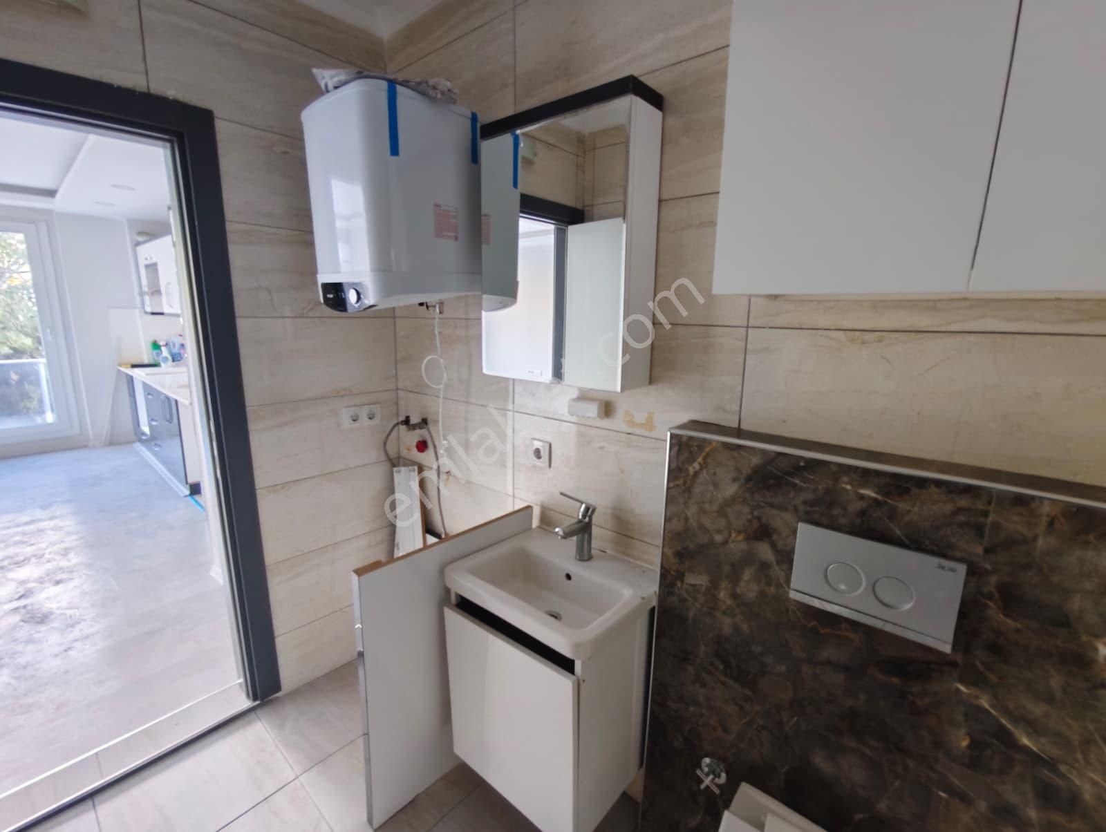 Kuşadası Merkezde Kiralık 2+1 Boş Daire Yeni Klima Ve Termosifon - Görsel 18
