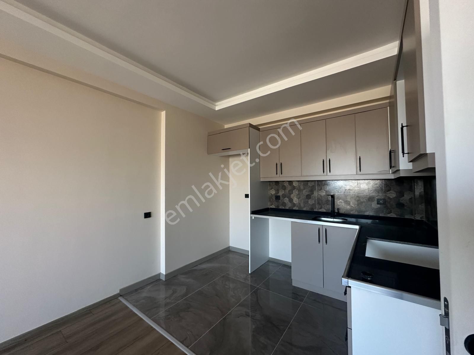 Ayaş Erdemli'de Havuz Manzaralı, 1+1 Yazlık Daire - Görsel 9