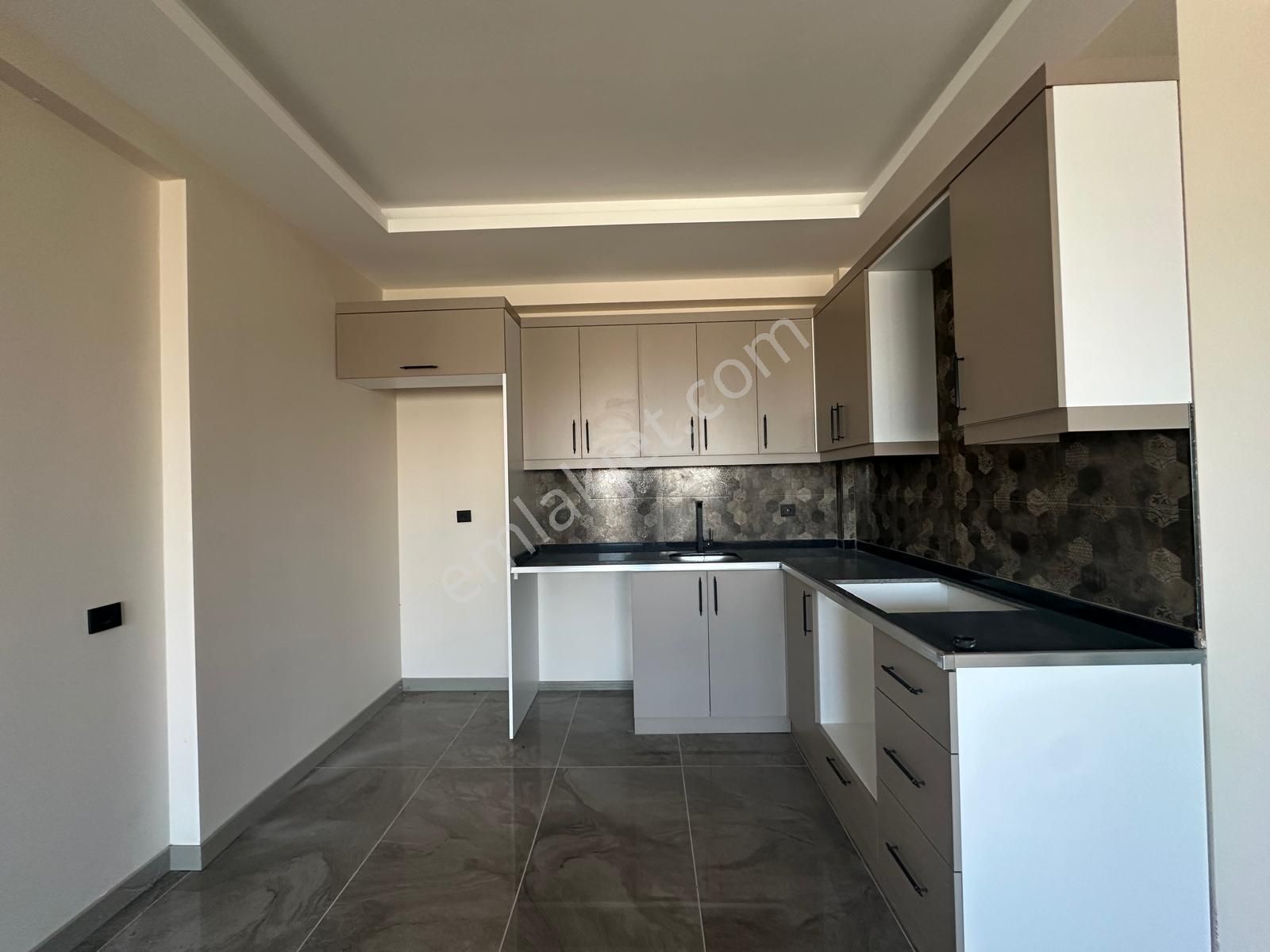 Ayaş Erdemli'de Havuz Manzaralı, 1+1 Yazlık Daire - Görsel 8