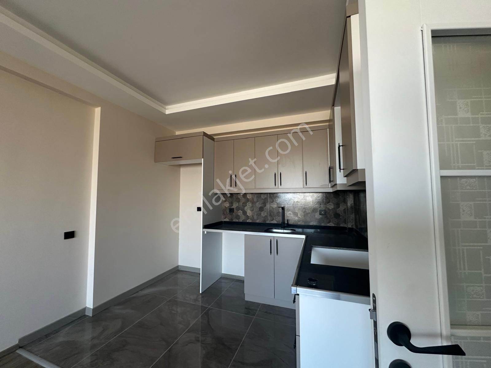 Ayaş Erdemli'de Havuz Manzaralı, 1+1 Yazlık Daire - Görsel 6