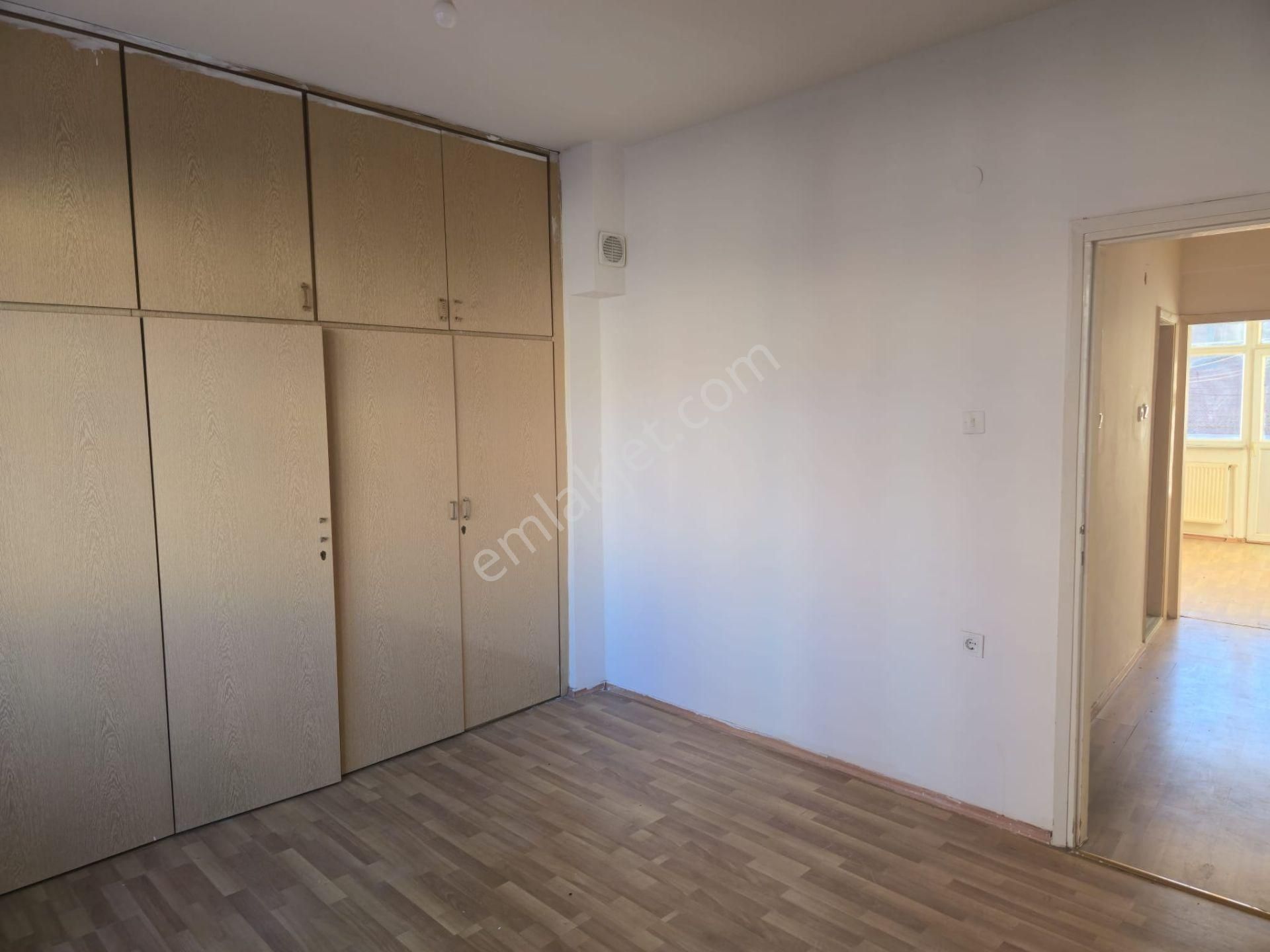 Reşadiye Mah. Türbe Karşısı Kiralık 2+1 Geniş Daire - Görsel 5