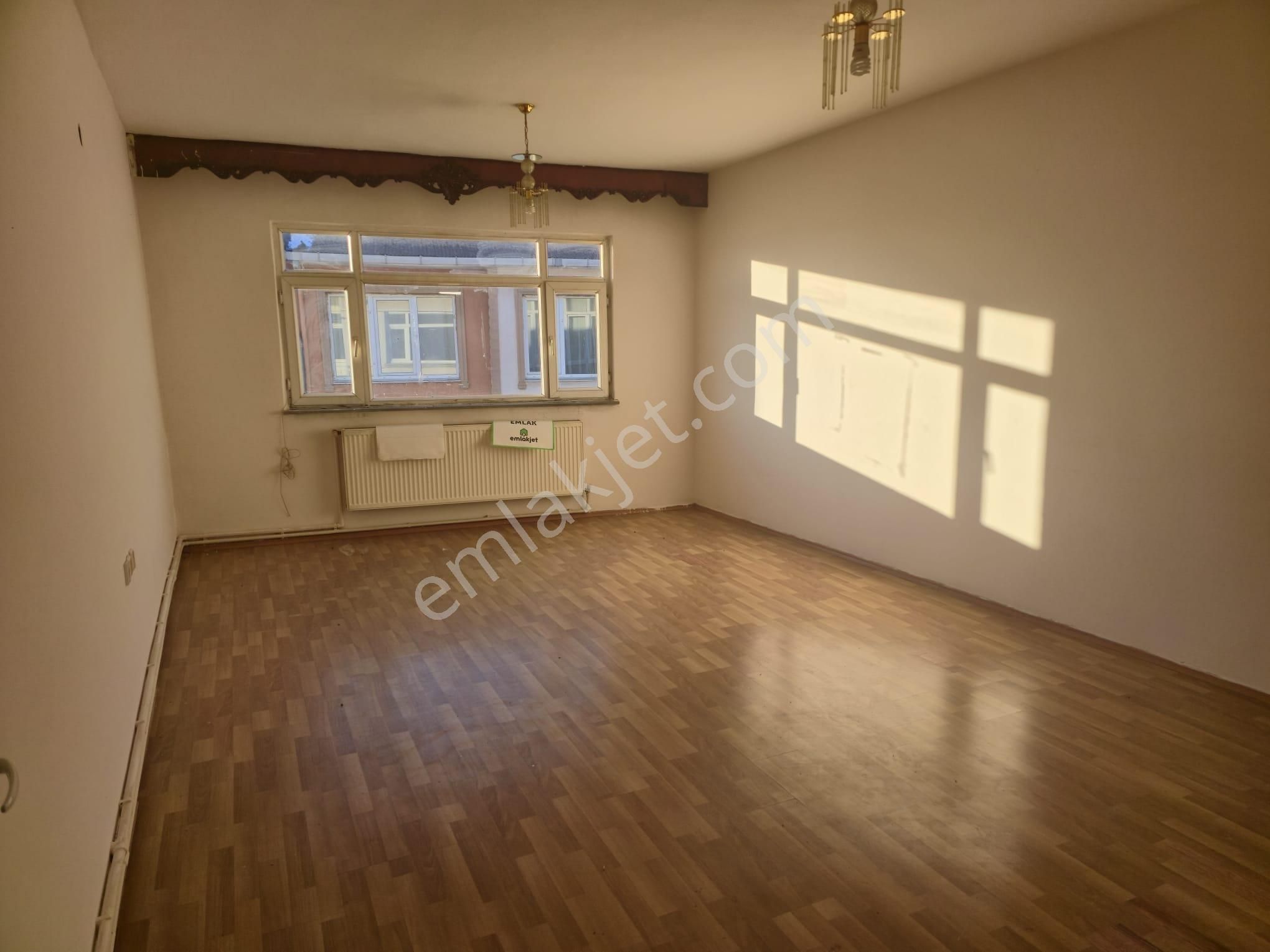 Reşadiye Mah. Türbe Karşısı Kiralık 2+1 Geniş Daire - Görsel 3