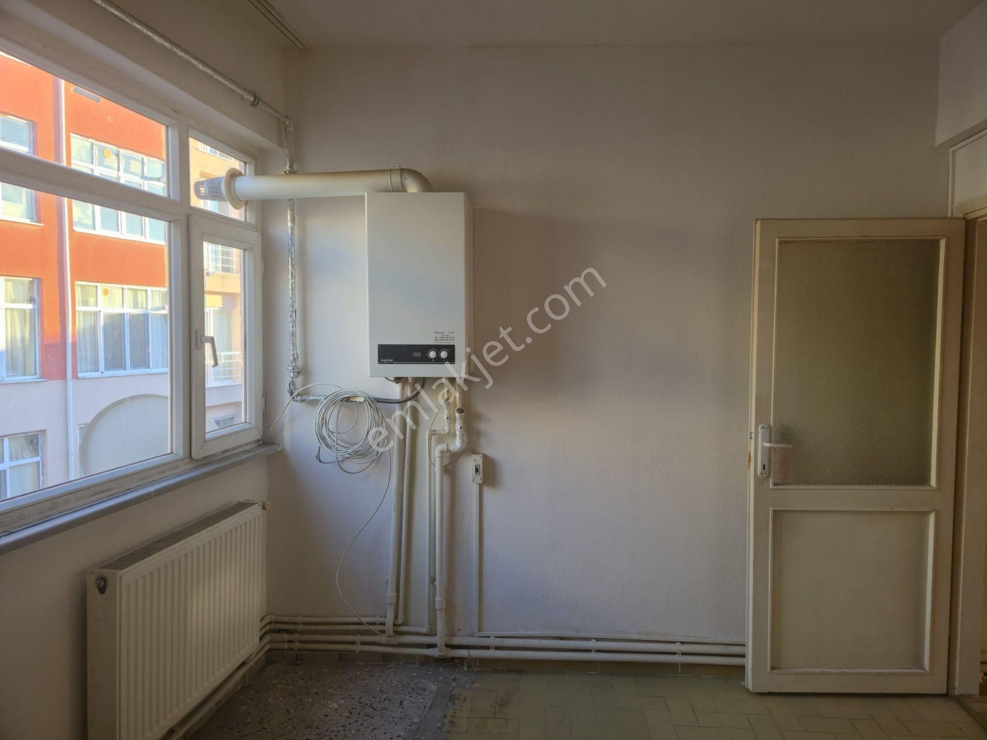 Reşadiye Mah. Türbe Karşısı Kiralık 2+1 Geniş Daire - Görsel 2