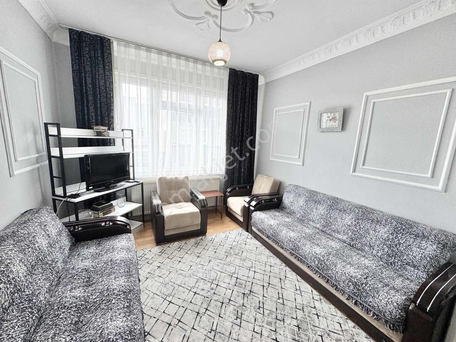 Hastane Ve Marmaray Eşyalı Yakını Kiralık 1+1 Daire