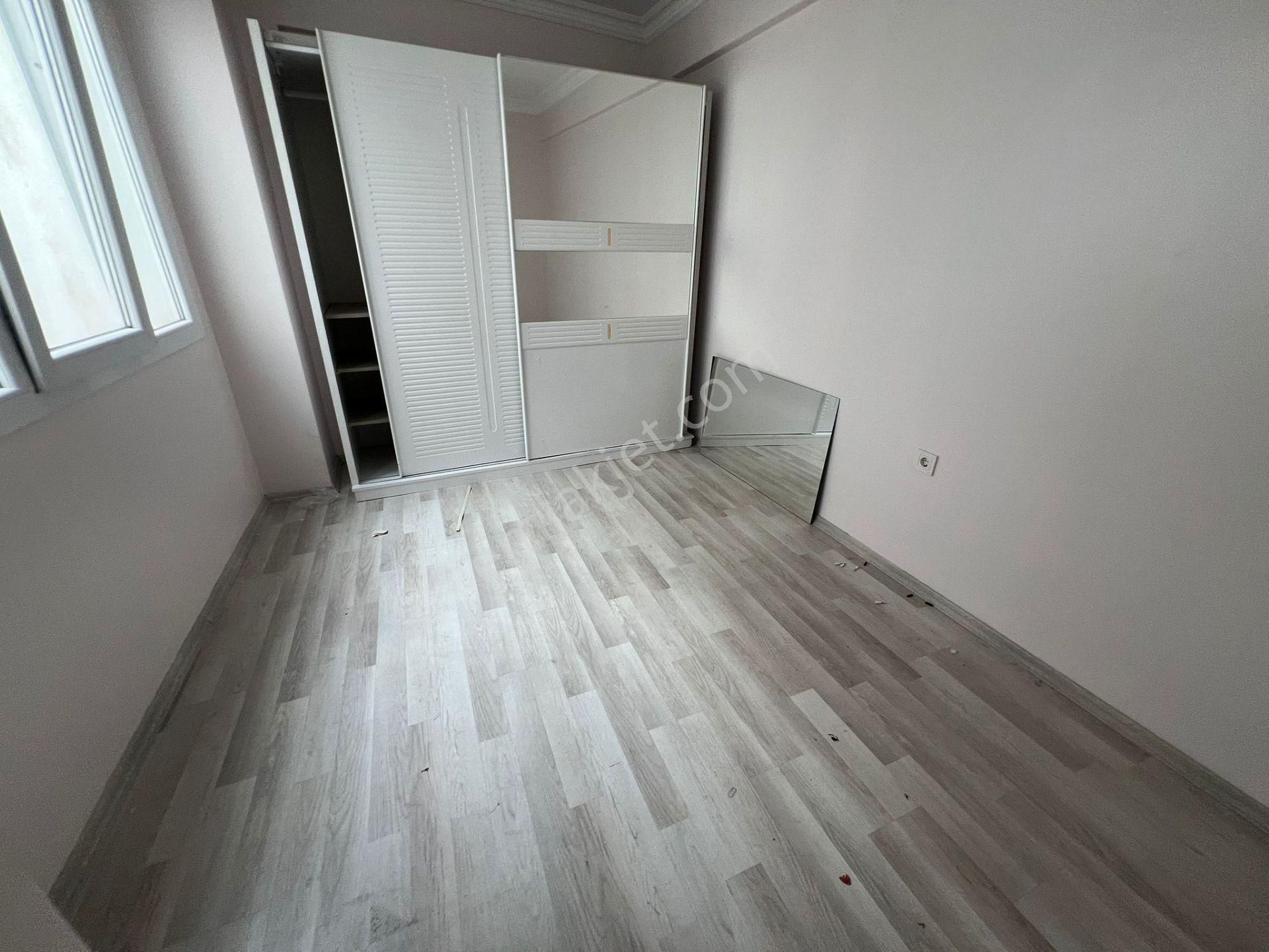 Konak Ulubatlı Mah.de 2+0 Ayrı Mutfak Balkonlu Havadar Ferah Kiralık Daire - Görsel 6