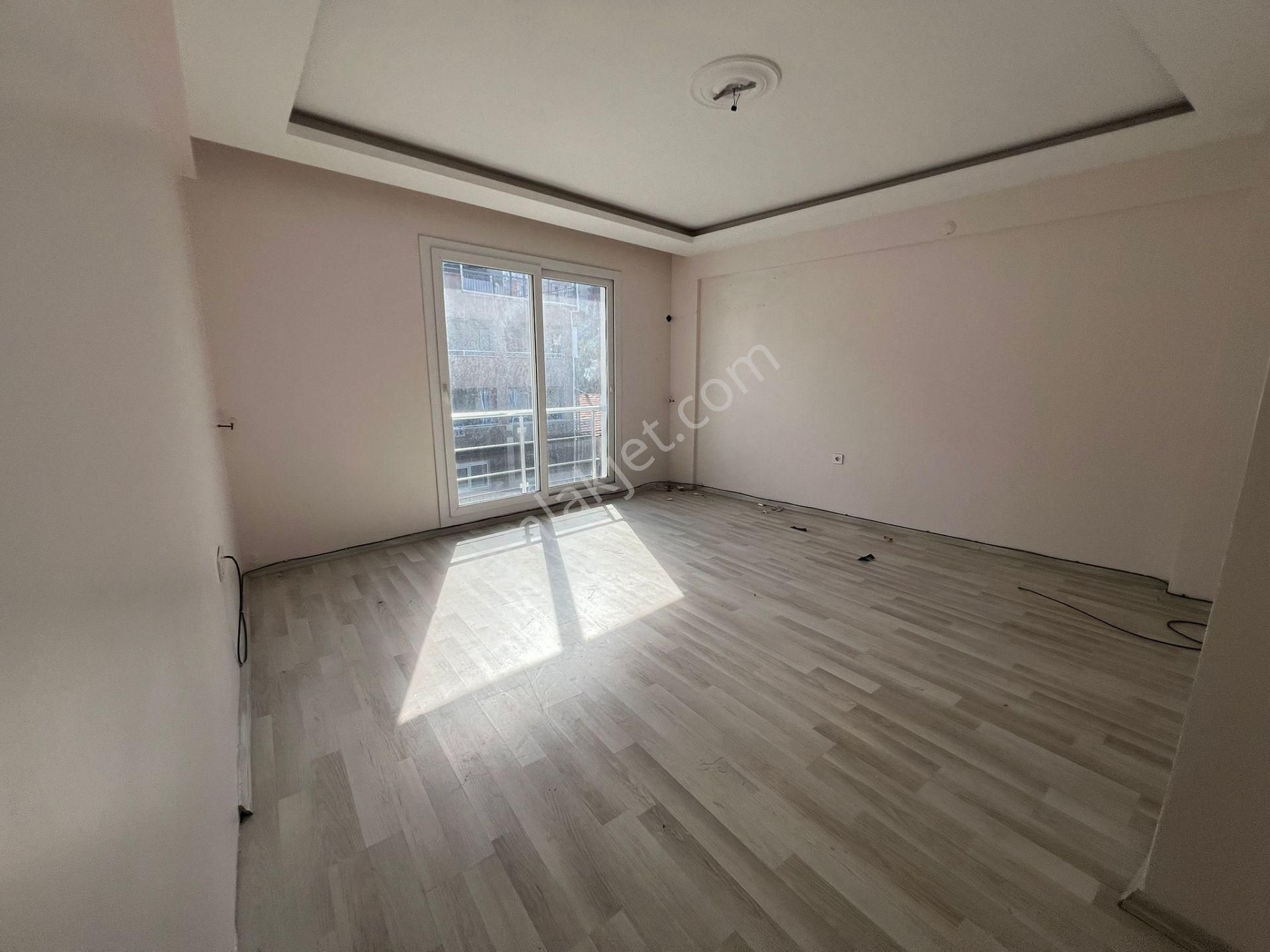 Konak Ulubatlı Mah.de 2+0 Ayrı Mutfak Balkonlu Havadar Ferah Kiralık Daire - Görsel 3