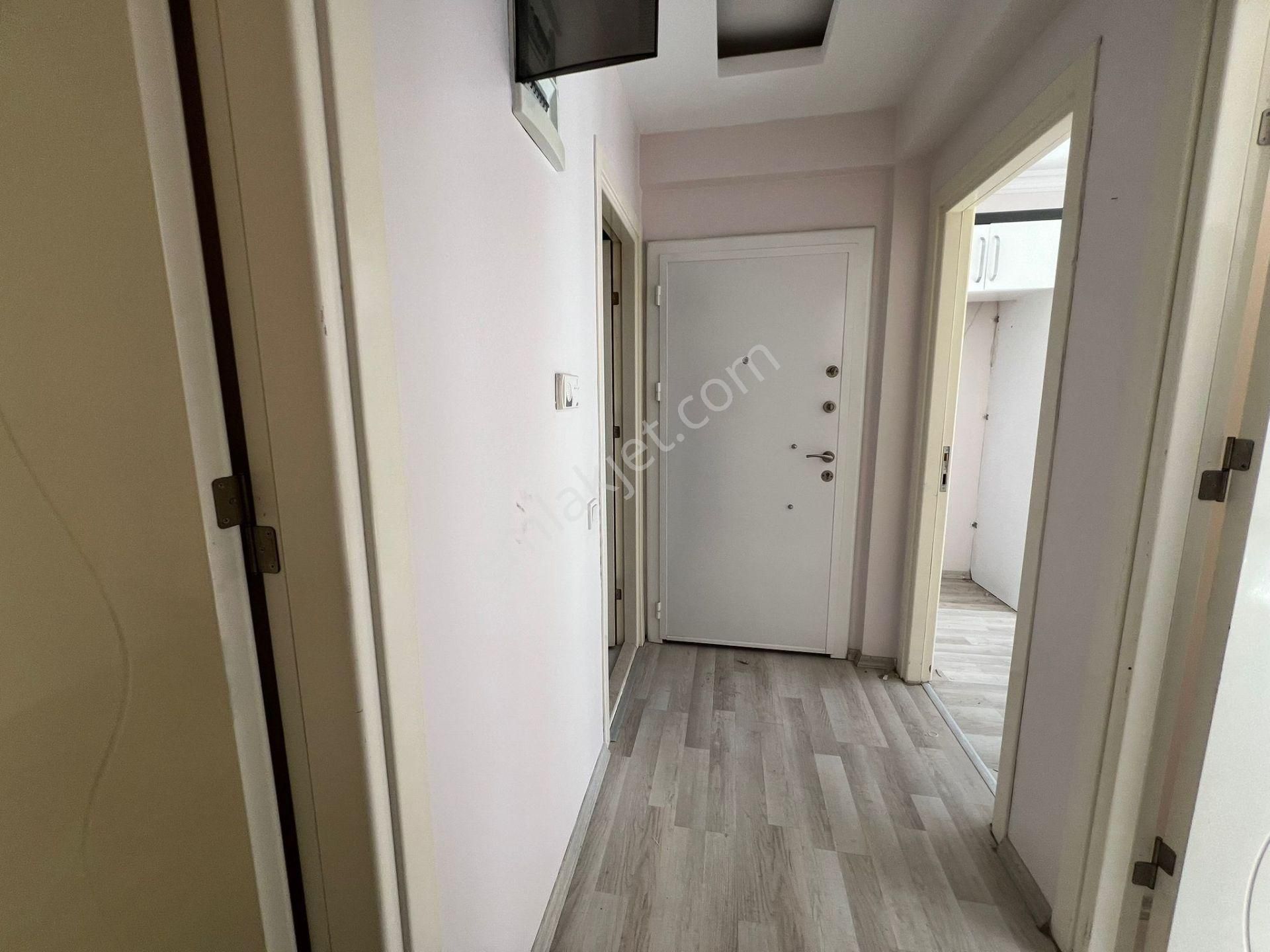 Konak Ulubatlı Mah.de 2+0 Ayrı Mutfak Balkonlu Havadar Ferah Kiralık Daire - Görsel 17