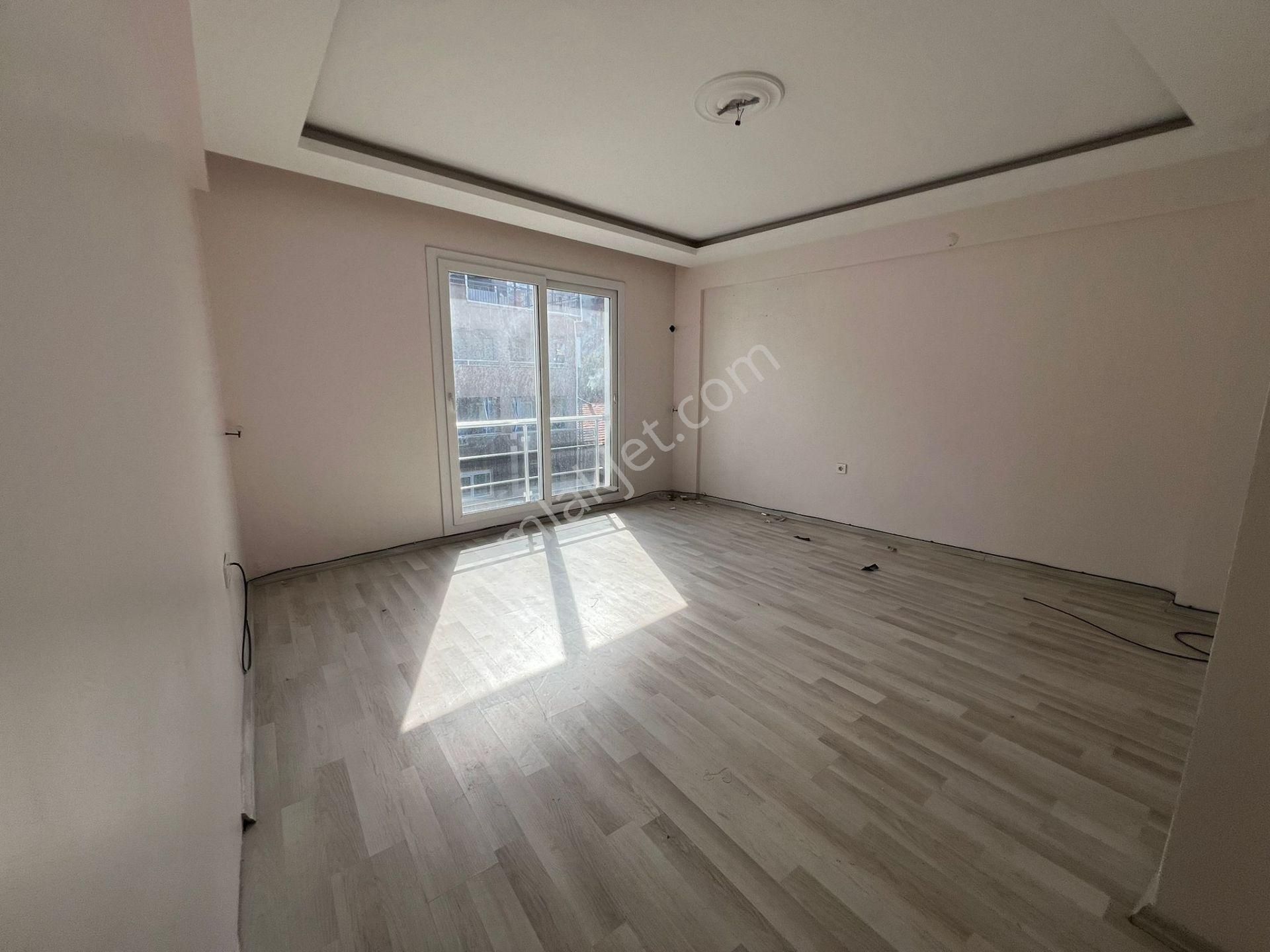 Konak Ulubatlı Mah.de 2+0 Ayrı Mutfak Balkonlu Havadar Ferah Kiralık Daire - Görsel 2