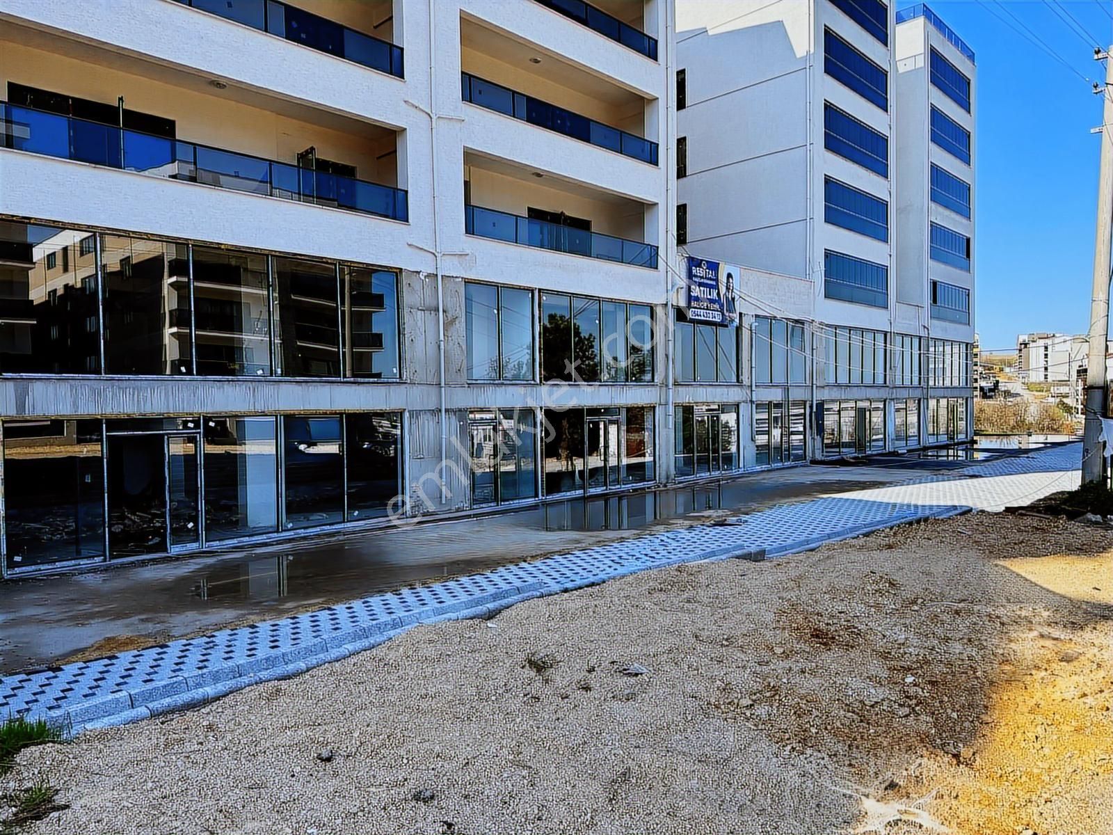 Kayapa Çamlık 'ta Dörtyol Ağzı Satılık Dükkan