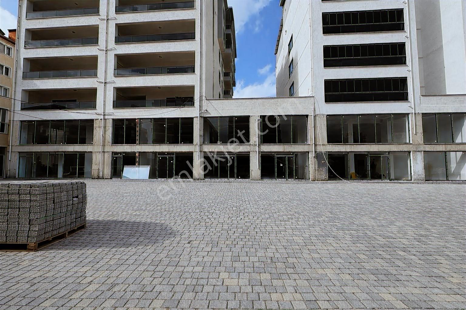 Kayapa Çamlık 'ta Dörtyol Ağzı Satılık Dükkan - Görsel 12