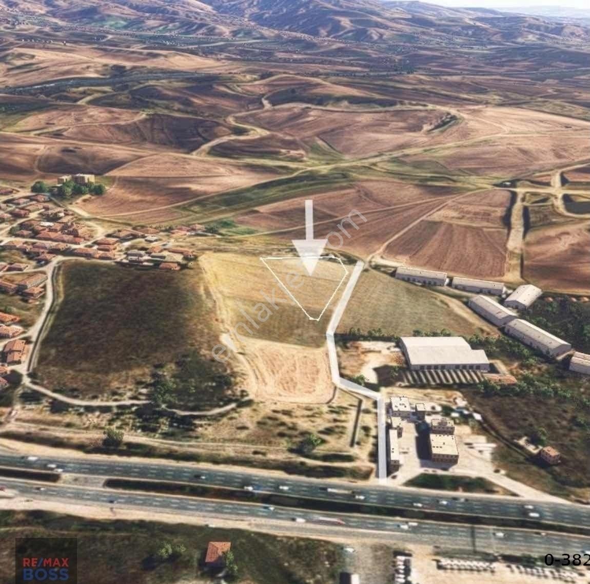 Susuz'da Merkezi Konumda - Yeni Yapılaşmanın İçinde Fırsat Arsa - Görsel 8