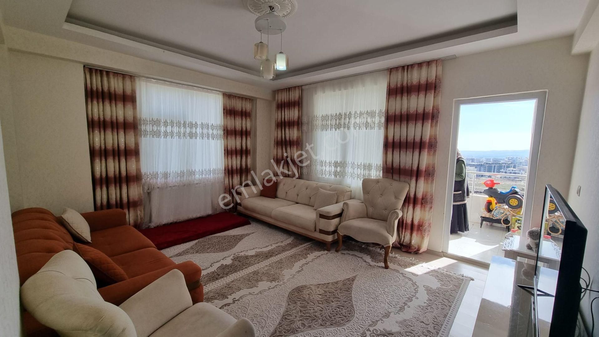 Akev Gayrimenkul'den Seyrantepe'de Site İçi 3+1 Ara Kat Daire - Görsel 3