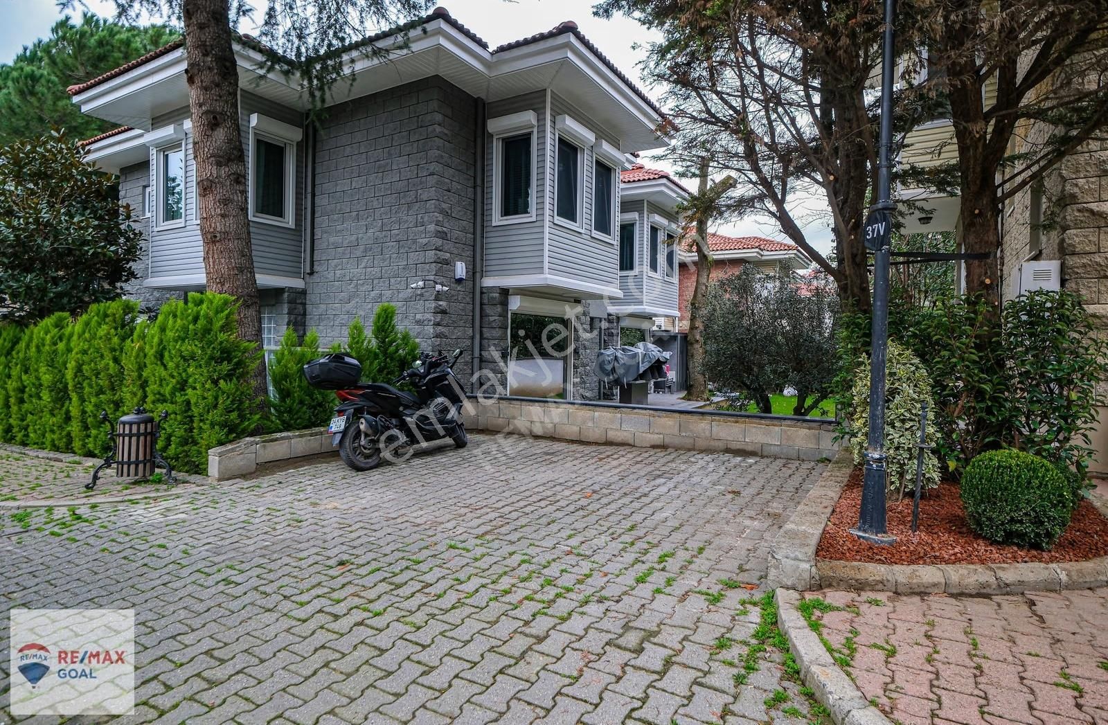 Burhaniye Çam Konakları'nda Satılık Lüks 8+1 Villa - Görsel 20