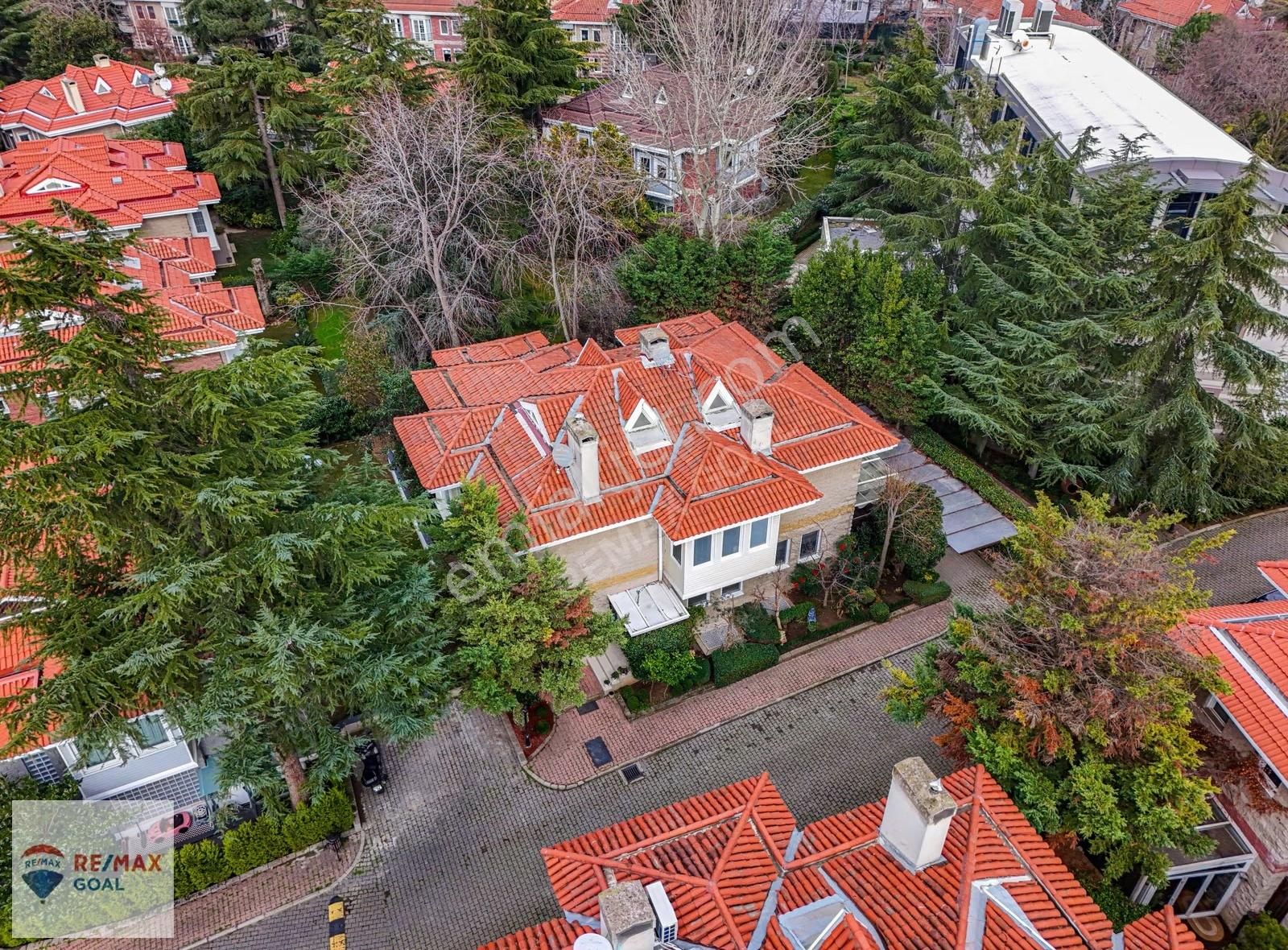 Burhaniye Çam Konakları'nda Satılık Lüks 8+1 Villa - Görsel 27