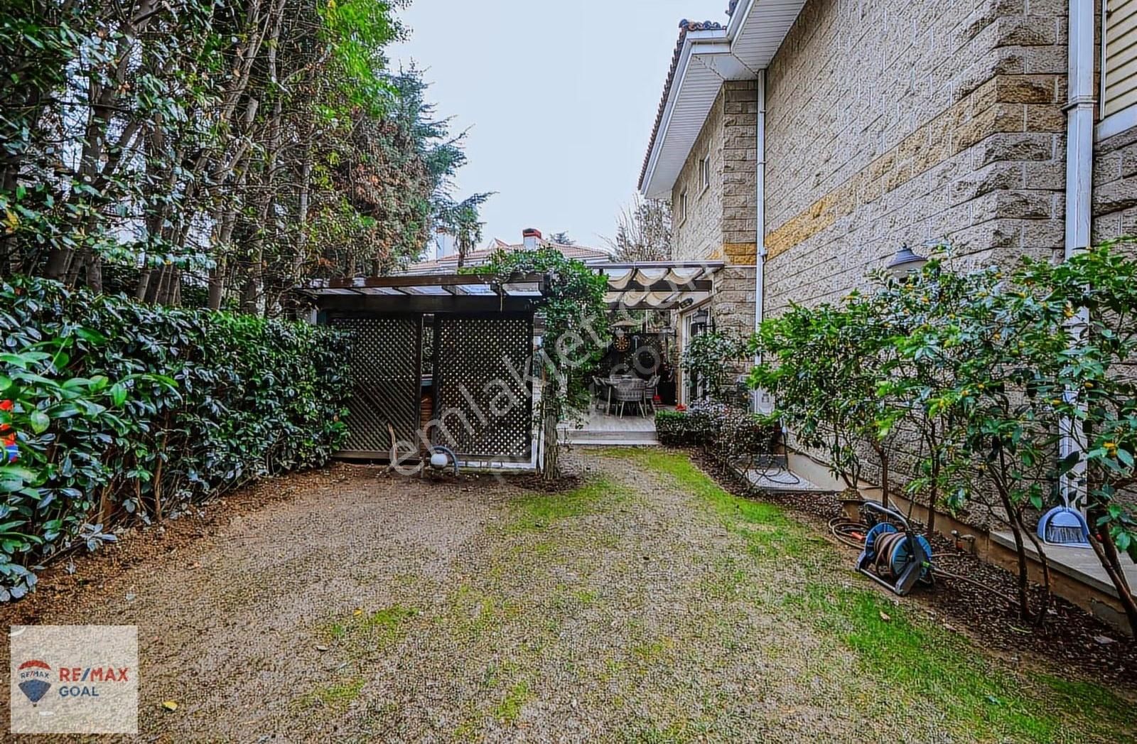 Burhaniye Çam Konakları'nda Satılık Lüks 8+1 Villa - Görsel 13