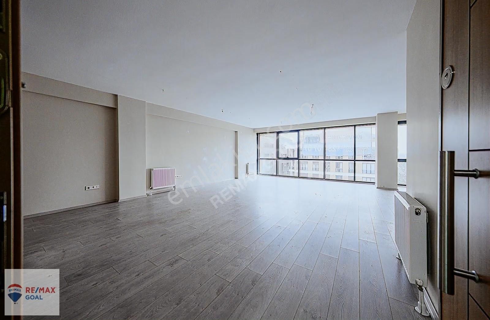 Nuhkuyusu Cad Üzeri, Yeni / İskanlı Binada Satılık Dubleks / Boş