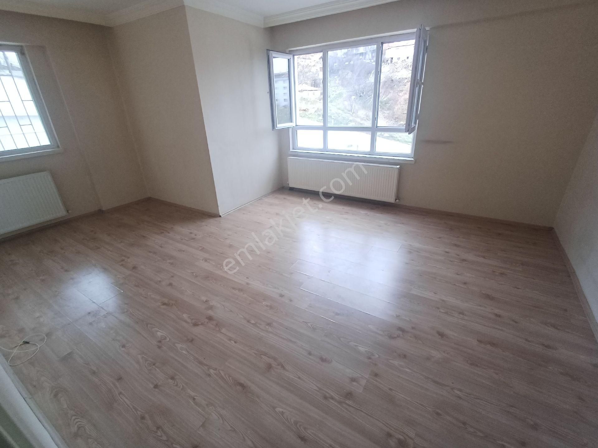 Kalekışladan Cadde Yakını Kiralık 3+1daire