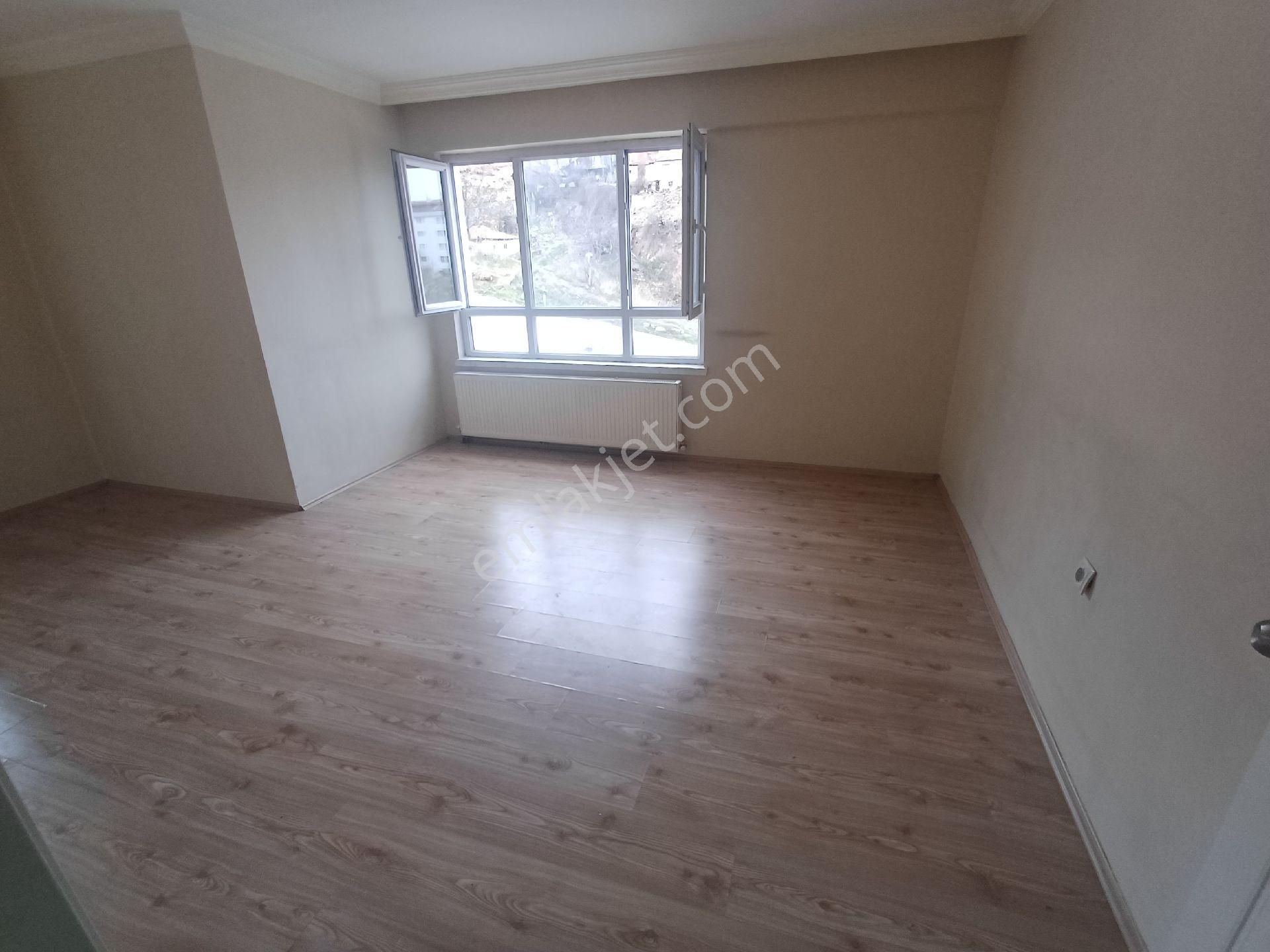 Kalekışladan Cadde Yakını Kiralık 3+1daire - Görsel 3