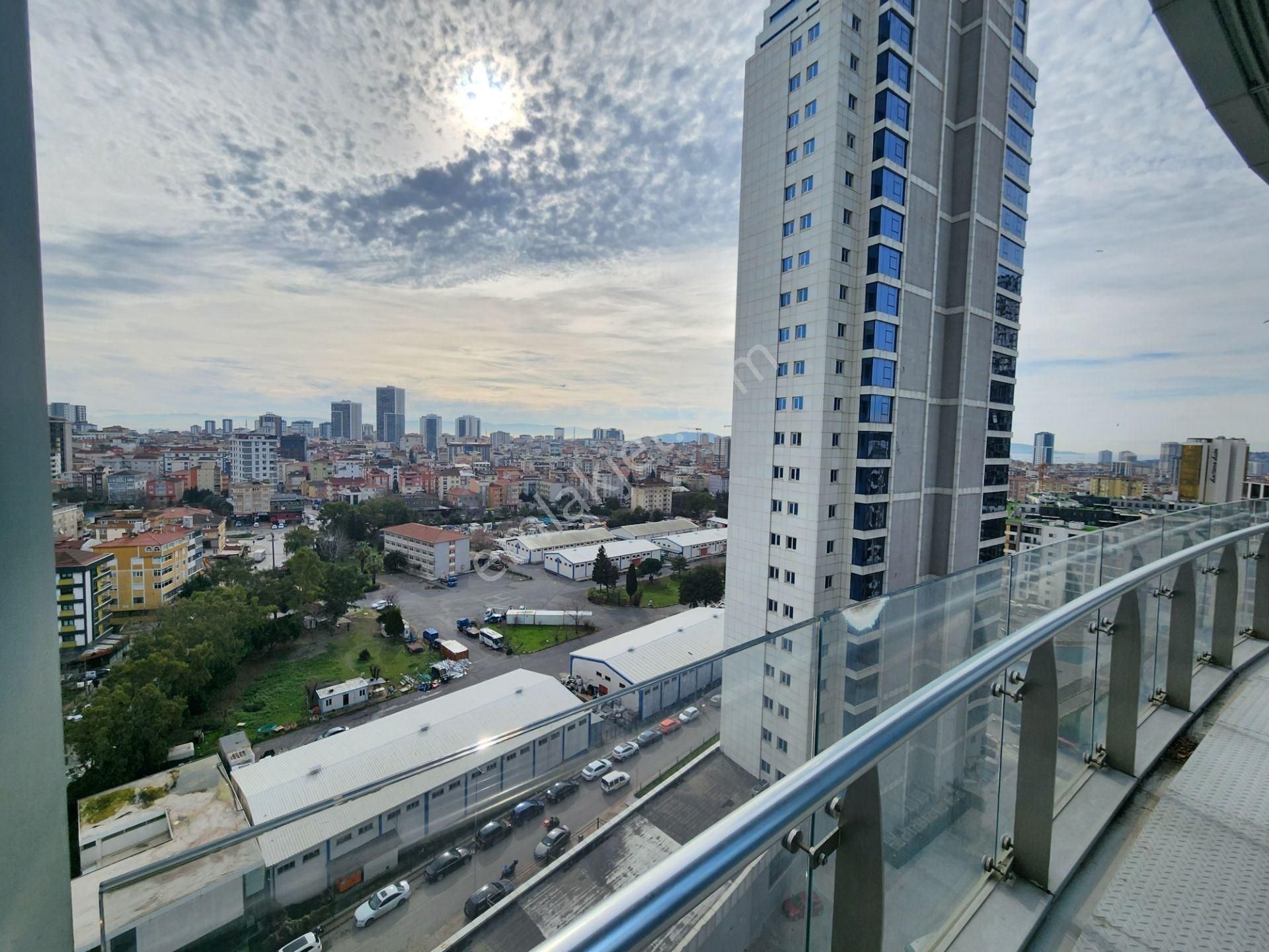 Kartal Kule'de Deniz&adalar Manzaralı Kiralık Ofis En Geniş Tip