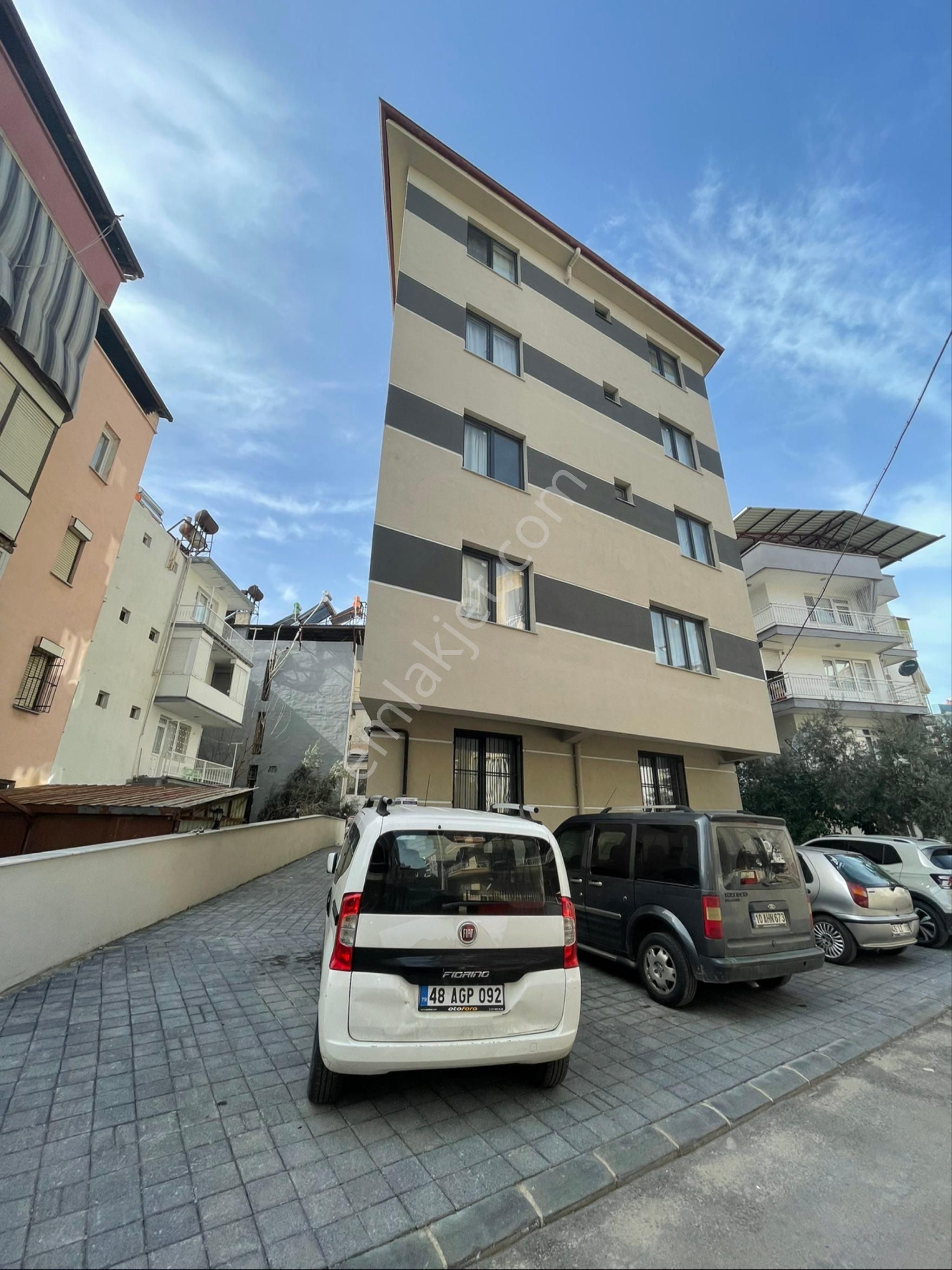 Salihli Cumhuriyet Mahallesinde Satılık 1+1