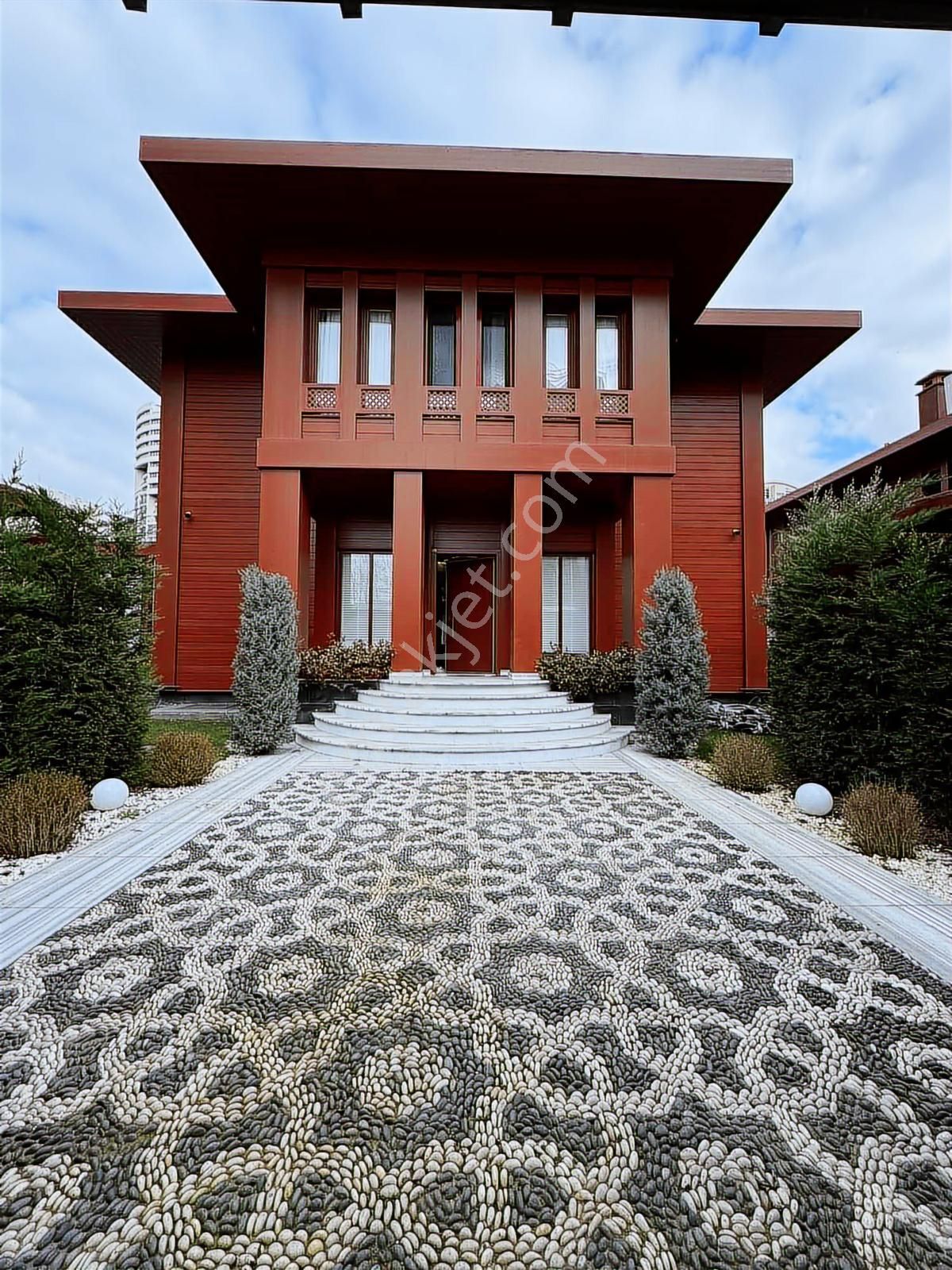 Bosphorus Cıty Özel Havuzlu Bahçeli Satılık Müstakil Yalı 5+2