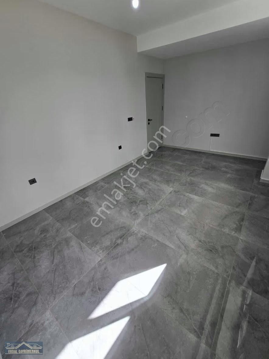 Yenişafakta Sıfır Oturuma Hazır Lüx Daire - Görsel 20