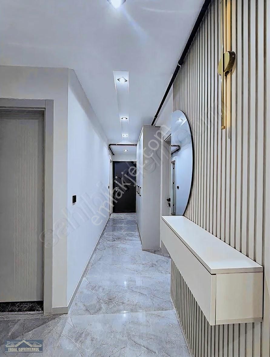 Yenişafakta Sıfır Oturuma Hazır Lüx Daire - Görsel 14