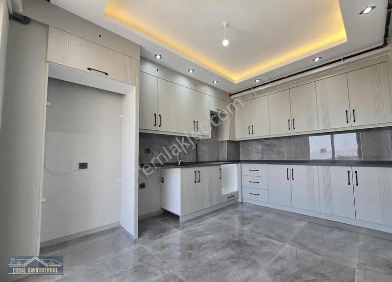 Yenişafakta Sıfır Oturuma Hazır Lüx Daire