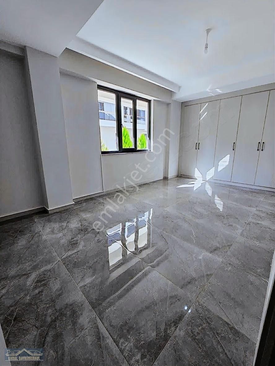 Yenişafakta Sıfır Oturuma Hazır Lüx Daire - Görsel 10