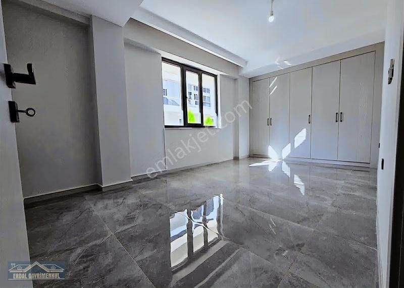 Yenişafakta Sıfır Oturuma Hazır Lüx Daire - Görsel 29
