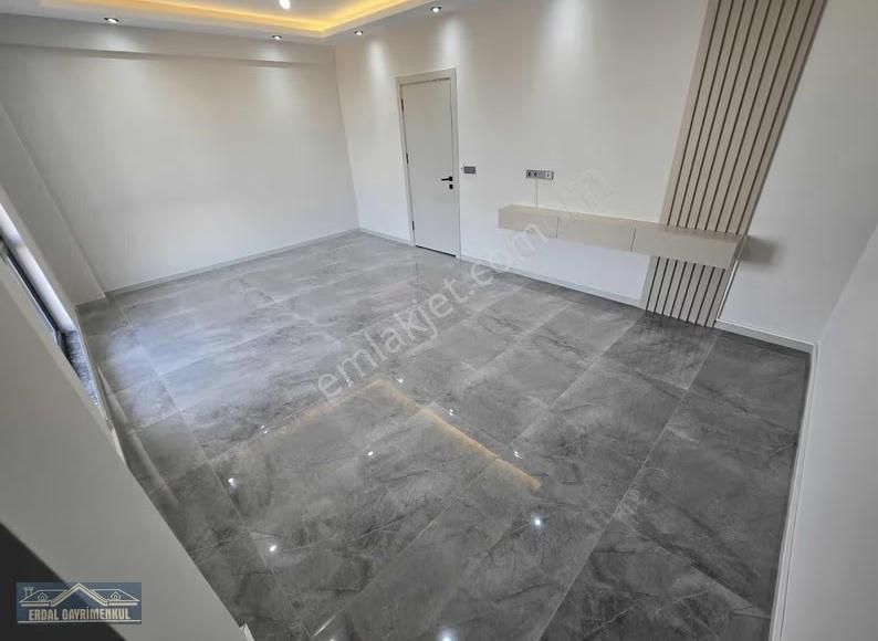 Yenişafakta Sıfır Oturuma Hazır Lüx Daire - Görsel 13