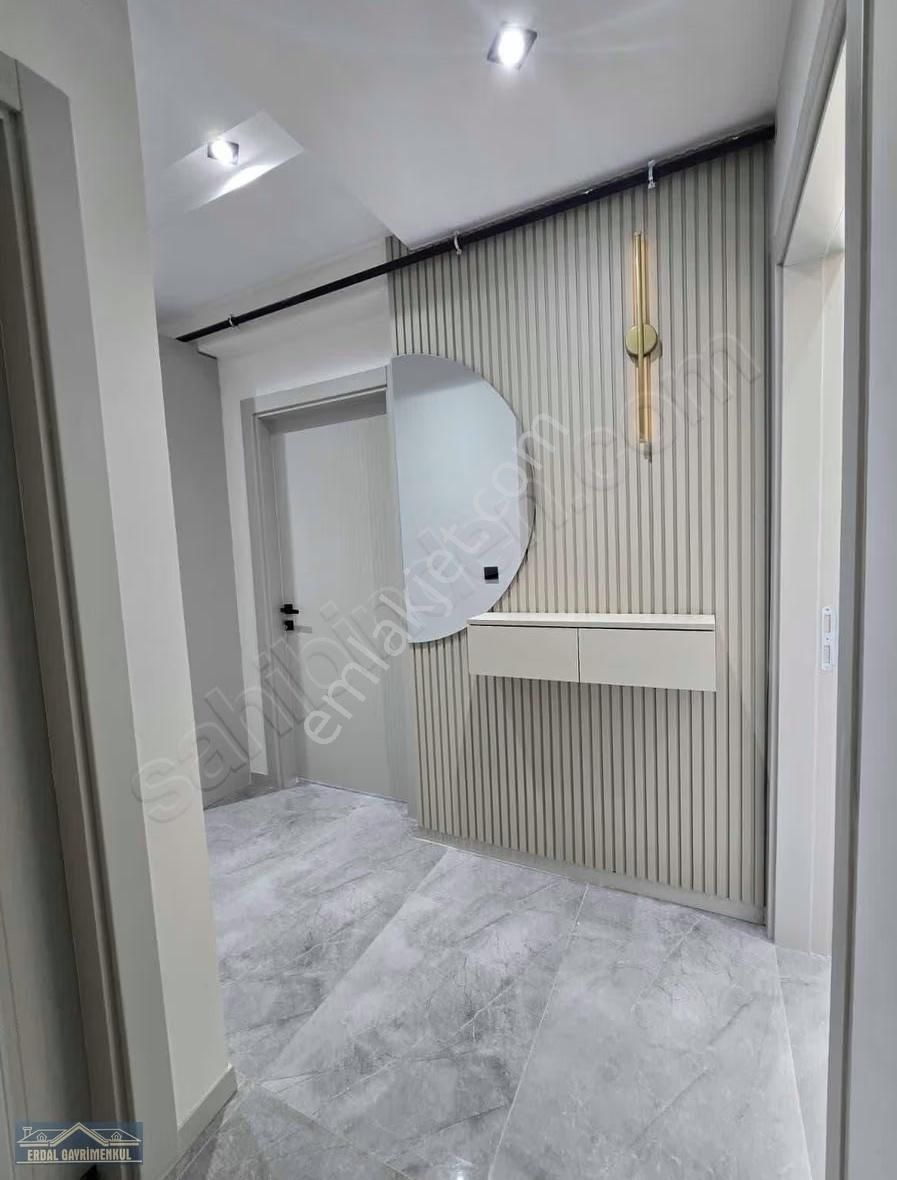 Yenişafakta Sıfır Oturuma Hazır Lüx Daire - Görsel 15