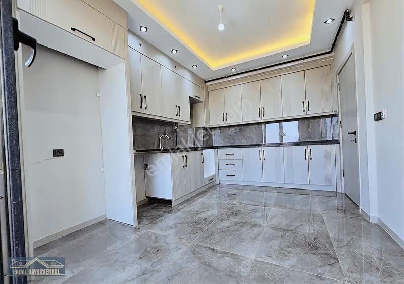 Yenişafakta Sıfır Oturuma Hazır Lüx Daire - Görsel 26