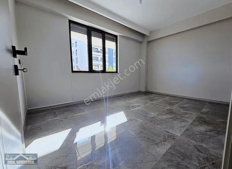 Yenişafakta Sıfır Oturuma Hazır Lüx Daire - Görsel 27