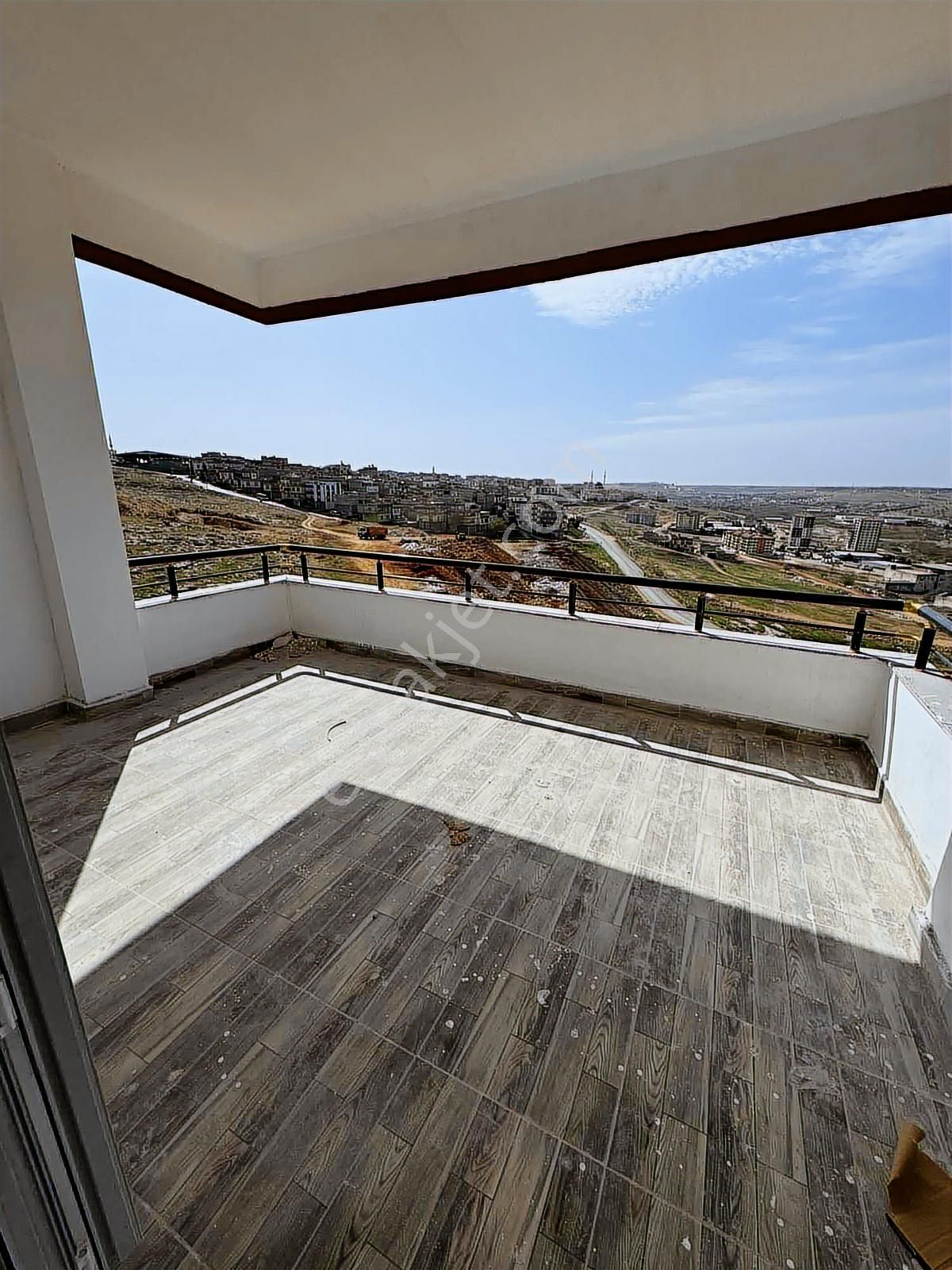 Cüneyt'de Şehir Manzaralı 2+1 Daire - Görsel 2